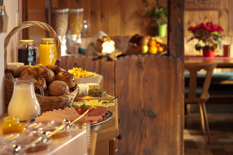 boulangerie-MONTAUROUX-min_breakfast_buffet_food_restaurant_meal_hotel_plate_fresh-718745